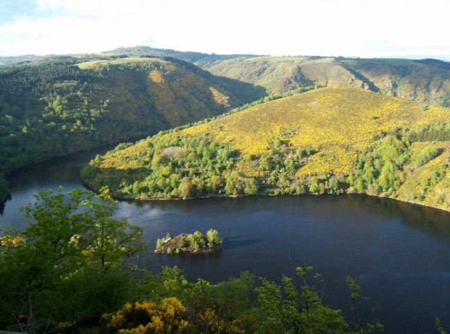 paysage Cantal Aubrac Chaudes-Aigues territoire Caldagues nature lac montagne