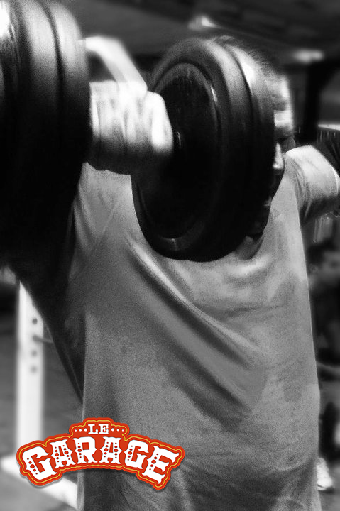 Salle de musculation Le Garage à Chaudes-Aigues, espace d’entraînement privé fonctionnant par recommandation ou parrainage.