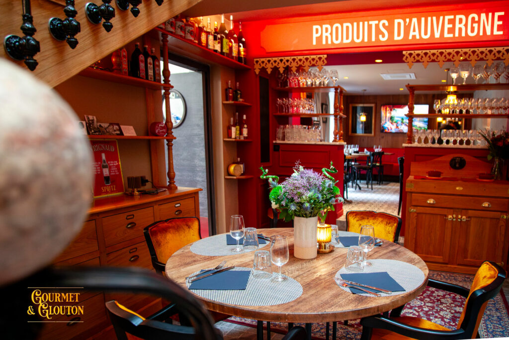 Table du restaurant Gourmet & Glouton à Chaudes-Aigues