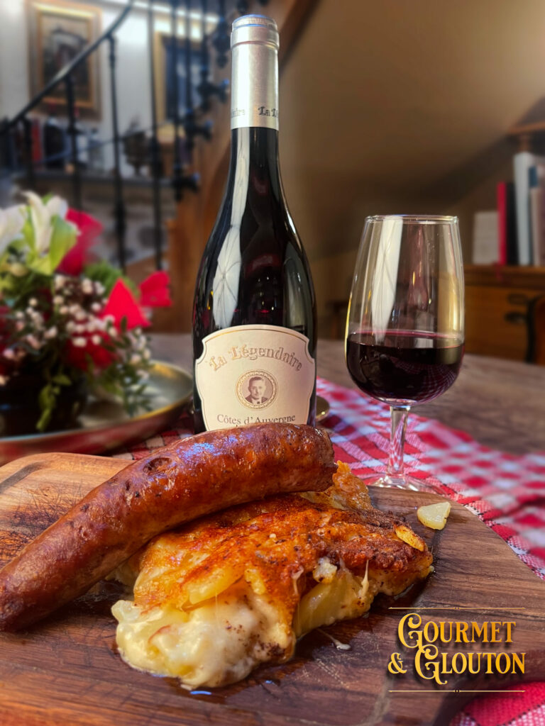 Saucisse à l’ancienne maison servie avec truffade au restaurant Gourmet & Glouton à Chaudes-Aigues