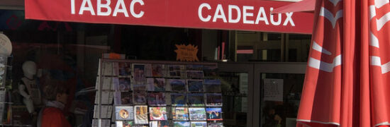 Tabac du Gravier à Chaudes-Aigues, tenu par Nadia Dumas et Manolo Garcia, commerce familial au cœur du village.