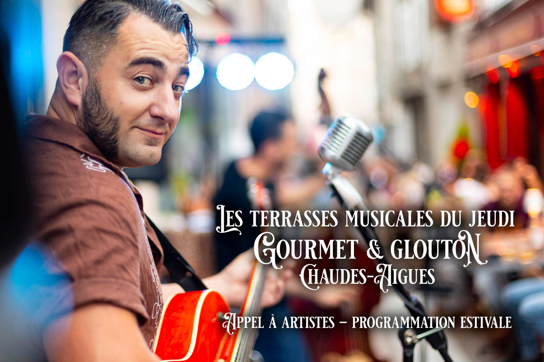 Concert en terrasse lors des terrasses musicales du jeudi chez Gourmet & Glouton à Chaudes-Aigues, dans le cadre d’un appel à artistes pour la programmation estivale.