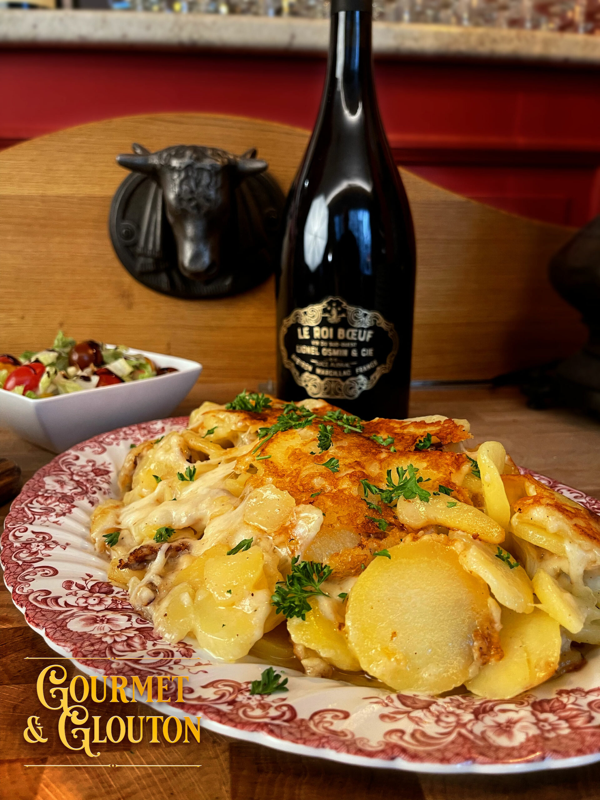 Truffade traditionnelle auvergnate à base de pommes de terre et tome fraîche servie au restaurant Gourmet & Glouton à Chaudes-Aigues dans le Cantal