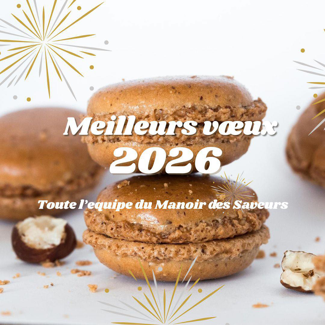 Macarons du Manoir des Saveurs avec message de vœux 2026 annonçant l’ouverture d’une nouvelle boutique à Chaudes-Aigues.