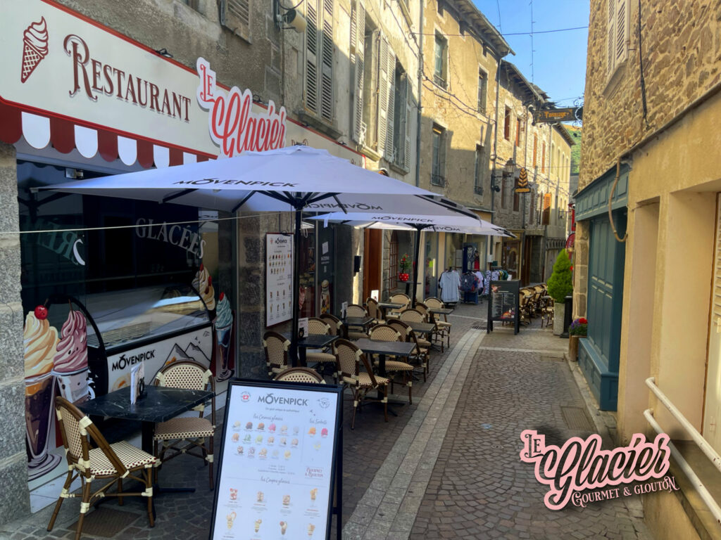 rue chaudes aigues glacier gourmet et glouton centre village aubrac