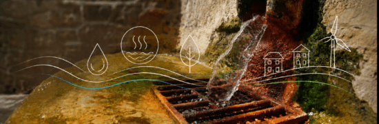 Source d’eau chaude à Chaudes-Aigues illustrée par des symboles de développement local, d’énergie, d’environnement et de valorisation du territoire dans le cadre des réflexions ThermEcoWat.